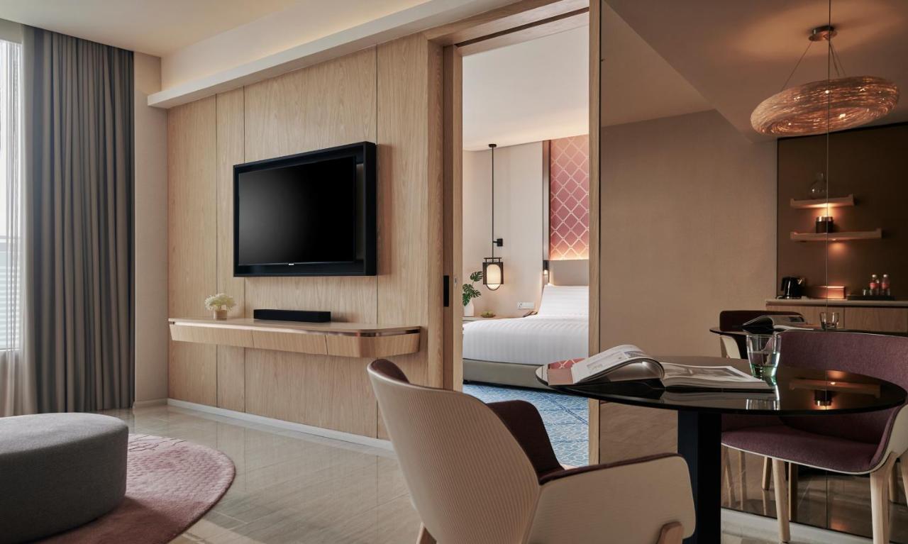 Amari Spice Penang Hotell Bayan Lepas Eksteriør bilde A suite at the hotel