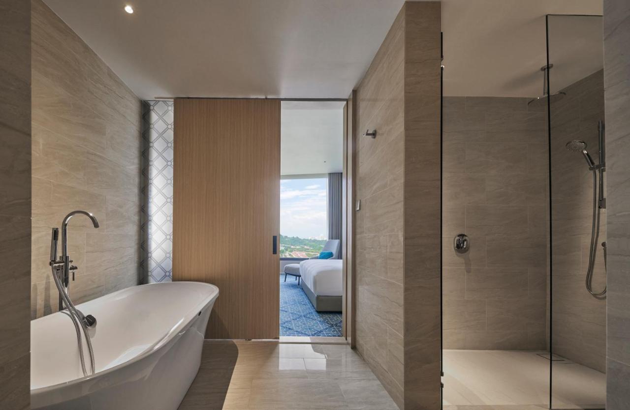 Amari Spice Penang Hotell Bayan Lepas Eksteriør bilde Bathroom