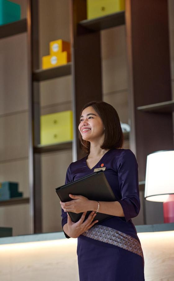 Amari Spice Penang Hotell Bayan Lepas Eksteriør bilde A student at the library