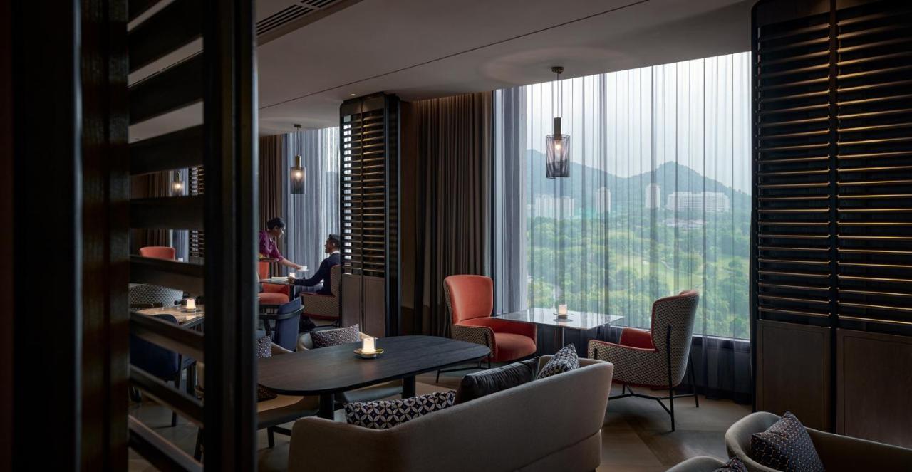 Amari Spice Penang Hotell Bayan Lepas Eksteriør bilde The Lounge at the airport
