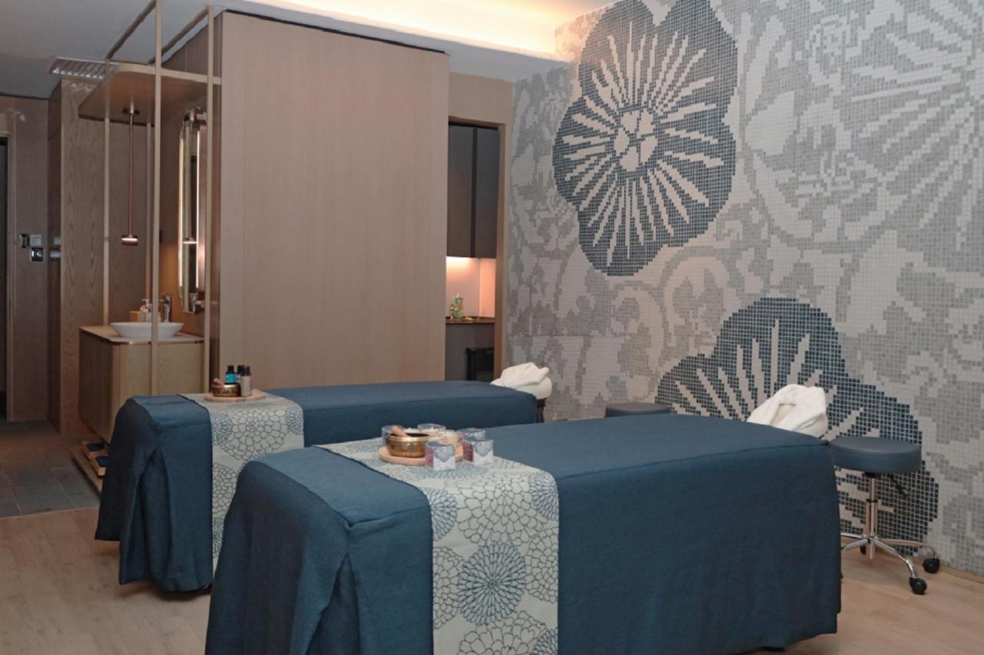 Amari Spice Penang Hotell Bayan Lepas Eksteriør bilde A treatment room at the Four Seasons Spa